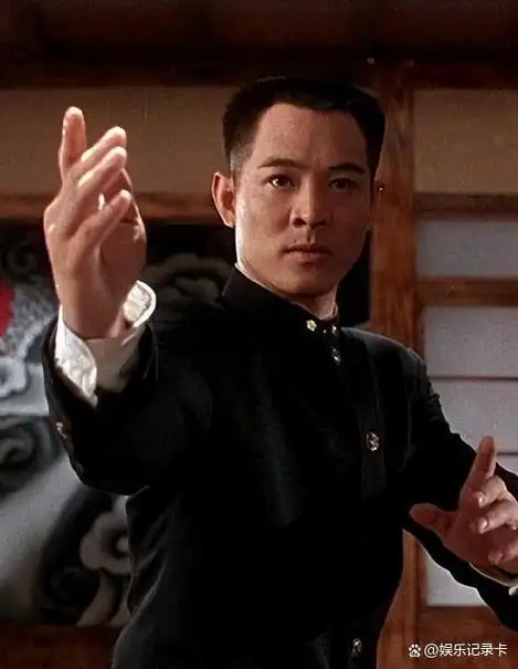 功夫巨星李连杰五台山礼佛,住持亲自迎接陪同,保镖全程搀扶