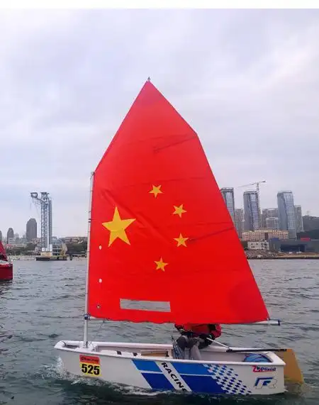 原创今天上午,从东港到棒棰岛,付家庄再,星海广场海域上,2条大帆船,7