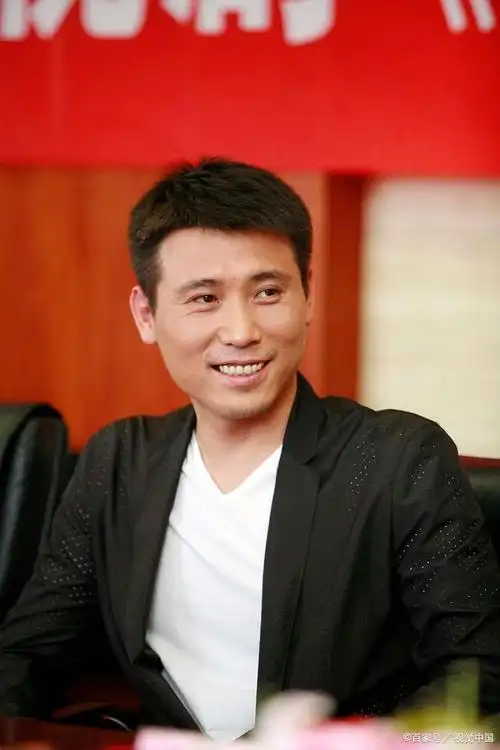 "星二代"李乃文:20年不温不火,与颜丙燕意难平,48岁终结婚