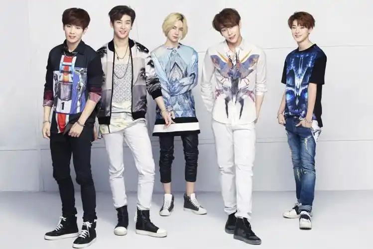 中韩新生代少男组合uniq成为美爆妆扮更新