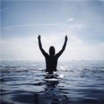 qq头像男生背影帅气全身图片大全 爱旅游的男生背影qq头像