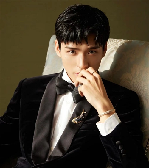 龚俊写真,活动造型大赏 这是什么神仙颜值_明星发型 - 美发站