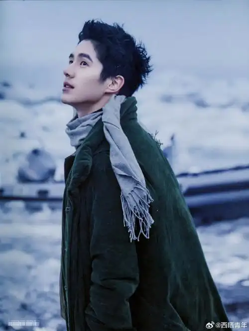 刘昊然的冰岛写真,六年后再看依旧封神.