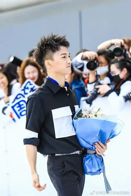 分享几个早期的可爱周深内含投票来选吧