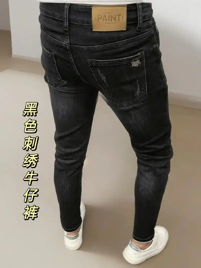 黑色刺绣小脚牛仔裤