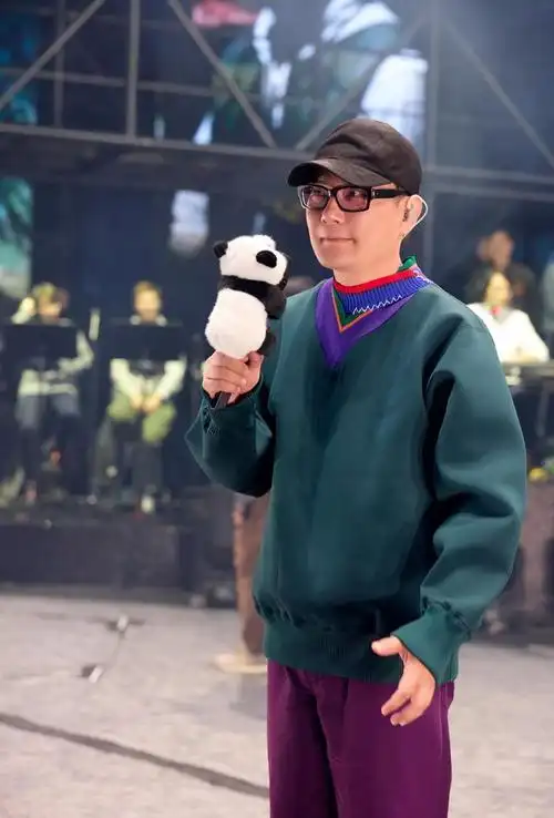 张信哲超萌互动熊猫,成都巡演圆满!