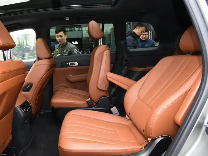 【2019款理想one增程6座版_空间座椅_64/135张图片】_汽车图片大全