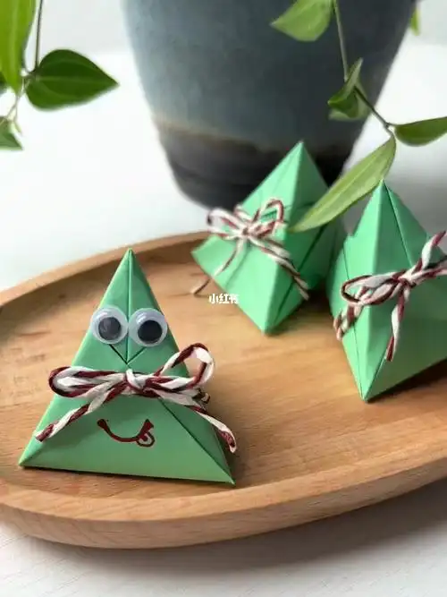 端午节啦,快一起来折粽子吧,这么简单,你们应该能看懂吧#迷你折纸