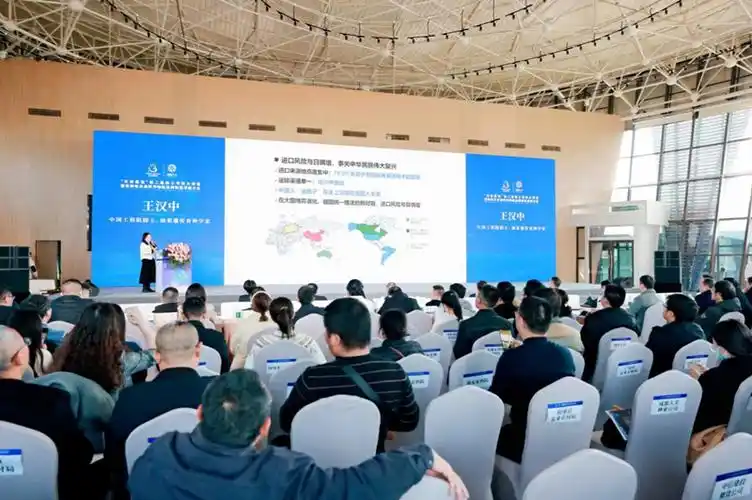 天府菜油第二届院士专家大讲堂暨育种攻关油料作物新品种新技术推介会