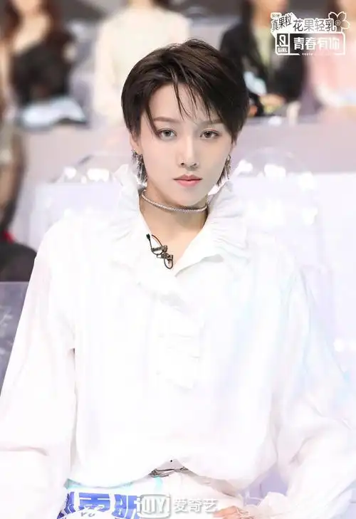 《青春有你2》主题曲初c位刘雨昕又被拍到去医院?