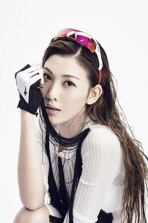 李彩桦经纪公司联系13524211195