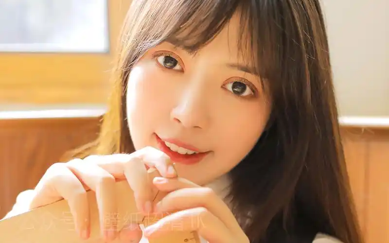 清新可爱美女制服壁纸