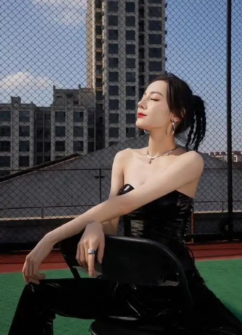 迪丽热巴魅影闪电妆造型