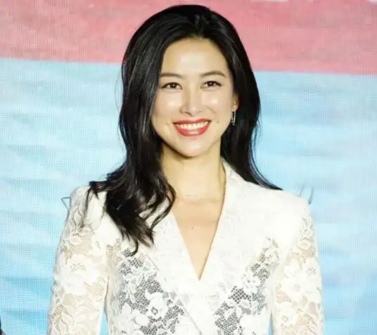 朱珠曝想客串精英律师第二季却被靳东拒绝八字回复全场笑翻