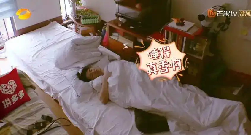 早上刚起床时大张伟的头发是这样式儿的