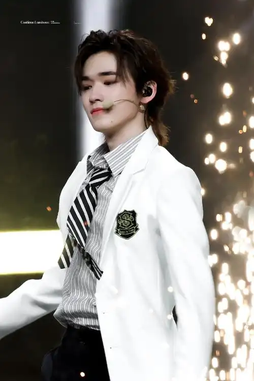 宋亚轩澳门演唱会##时代少年团叁重楼暨出道四周年演唱会