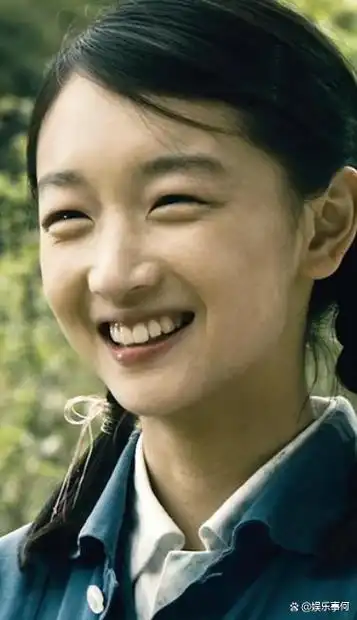 周冬雨素颜照在韩国火了韩国网友超级漂亮很有氛围感