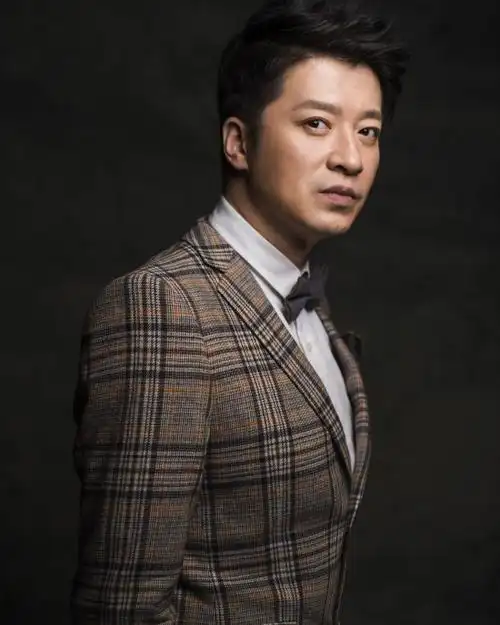 张衣《敢爱》成多面上司 助友狂追女下属