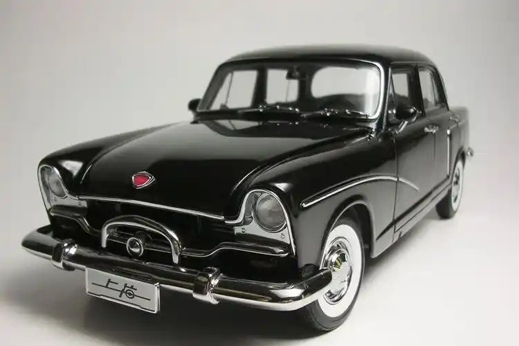 老上海牌轿车的黑白记忆