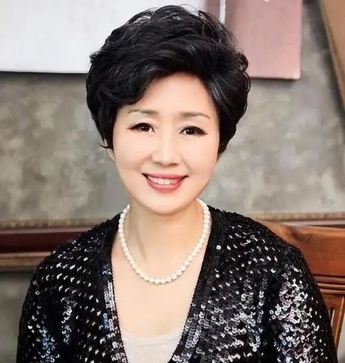 才不要穿奶奶装,烫"大妈卷",坚决做洋气奶奶|发型|短发|短卷发|穿搭