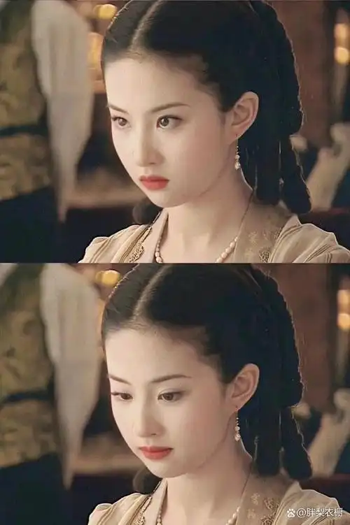 说实话,还是刘亦菲的民国扮相最美,完美的诠释了"东方古典美"
