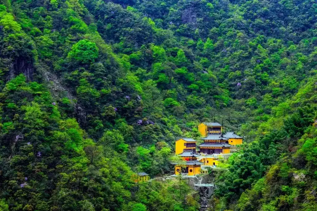 徒步骑行胜地安吉灵峰山