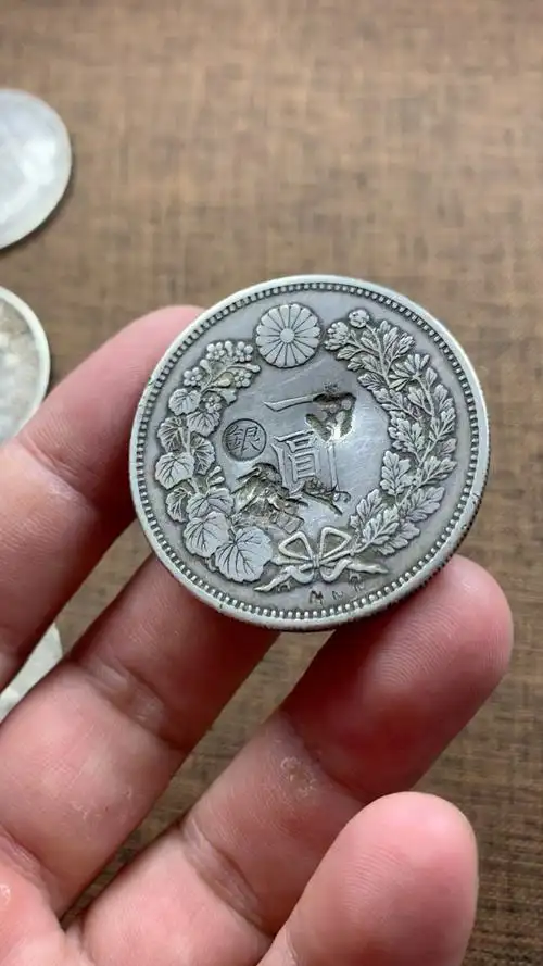 日本明治19年(1886年)贸易银元左丸银(大阪厂)