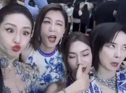 谢娜告别《浪姐4》,下巴歪斜,缩腮凸嘴像巫婆,网友:心疼张杰