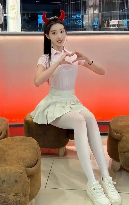 穿#夏天穿什么##全套服装##多彩夏日生活#来看看一组女学生的美照吧.