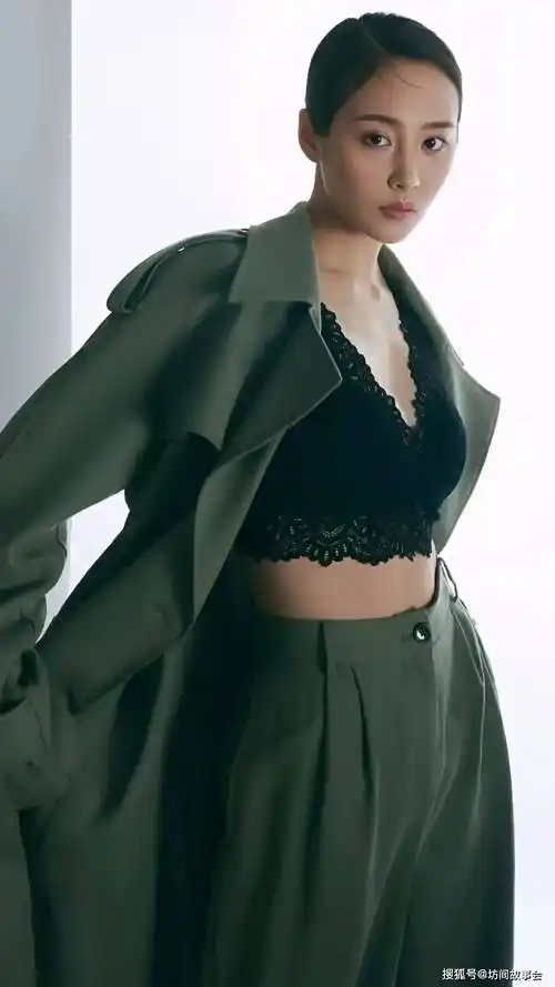 在性感自由的氛围中徘徊,最美的线条,李纯写真大赏_演技_观众_演艺