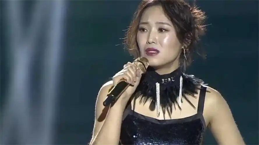 云飞,云朵双云合璧,一首《离别草原》好听到醉,多少遍也听不够