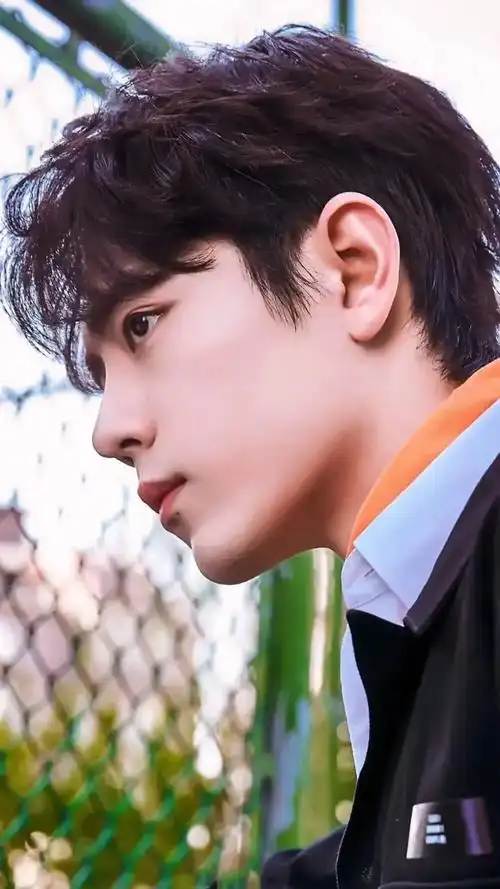 肖战 #玉骨遥 #完美侧颜杀 星河滚烫  你是人间理想 - 抖音