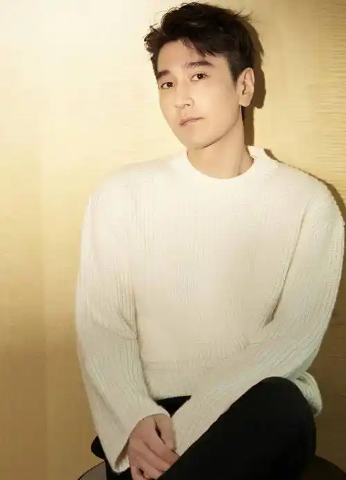 赵又廷为品牌咖啡代言 着白色针织衫显暖男气质_活动_咖啡馆_美味