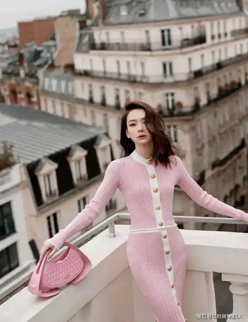 戚薇生完二胎的状态太好了,像没怀过一样,网友:有钱真好啊_身材_粉色