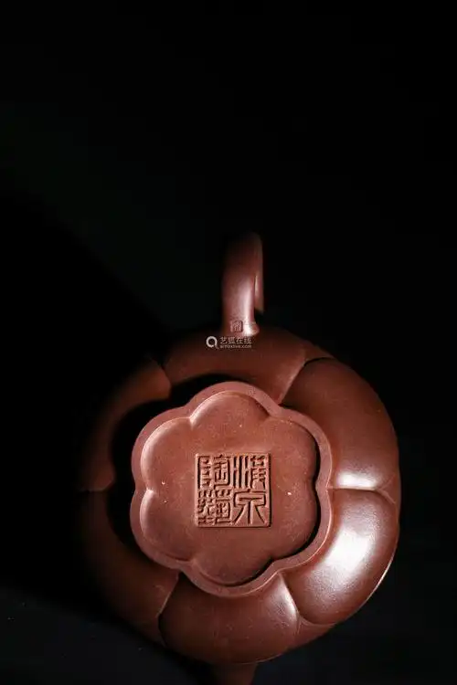 现代 范洪泉 紫砂菱花汉君壶