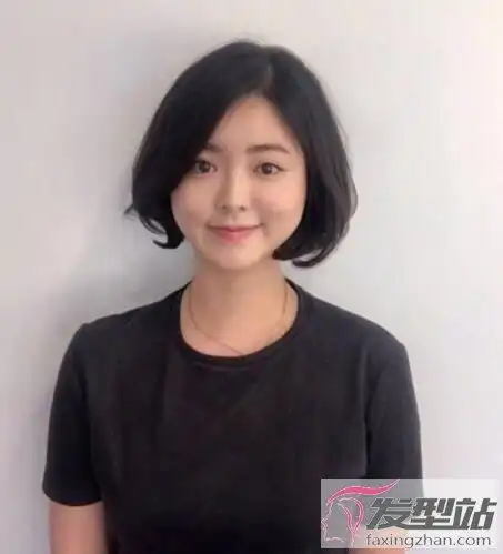 女生三七分短发发型时尚显气质打造小脸