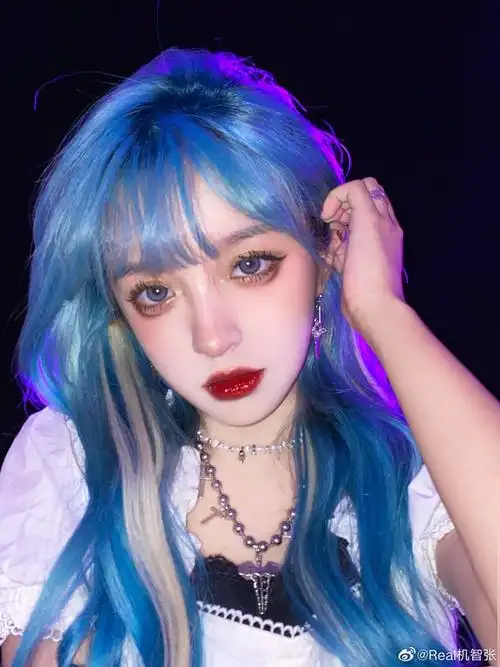 求蓝发小姐姐头像