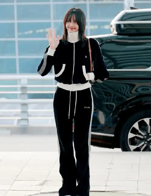 lisa近照曝光,疯马秀之后,她的衣服还能穿回来吗_刘海_时候_baby