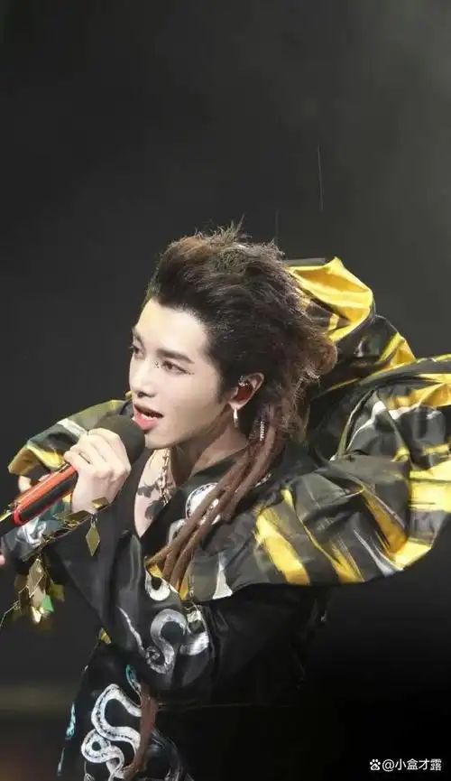 华晨宇在香港的演唱会,绝世名伶的造型,你有感受到惊喜吗?