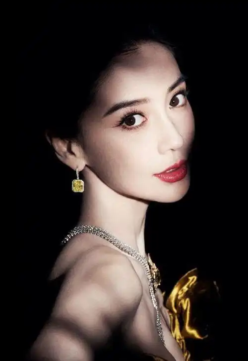 杨颖金色礼服写真完美诠释质感美676767