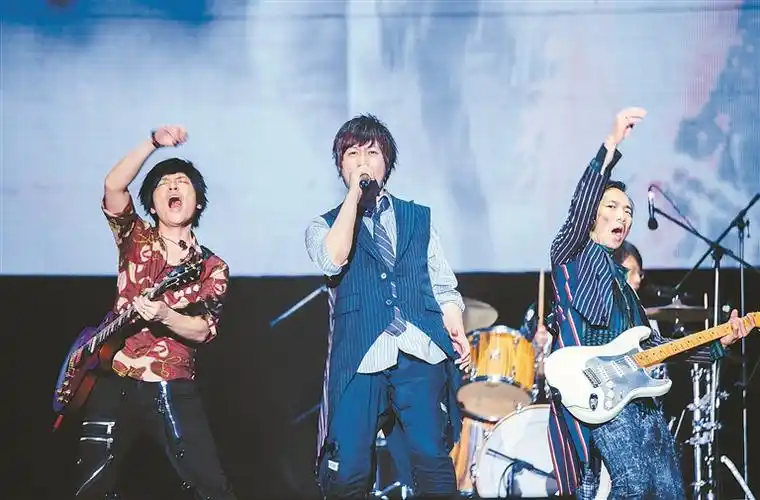 五月天深圳演唱会诞生10万"最完美观众"_深圳新闻网