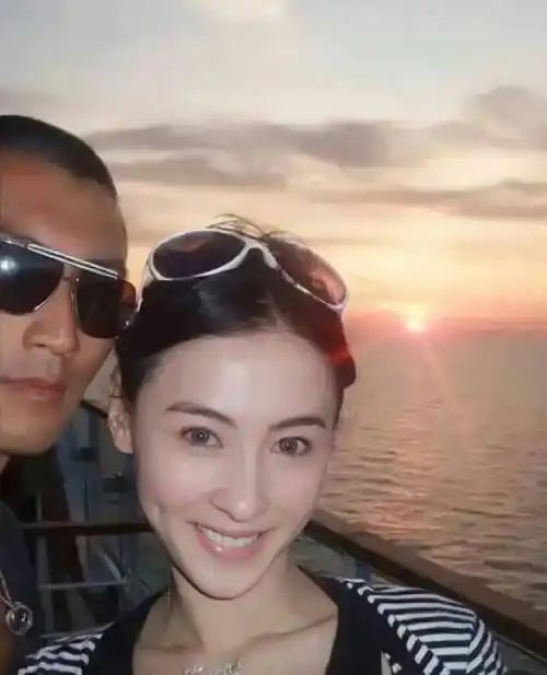 张柏芝爆三胎生父,王菲已哭晕?_谢霆锋_孩子_父亲