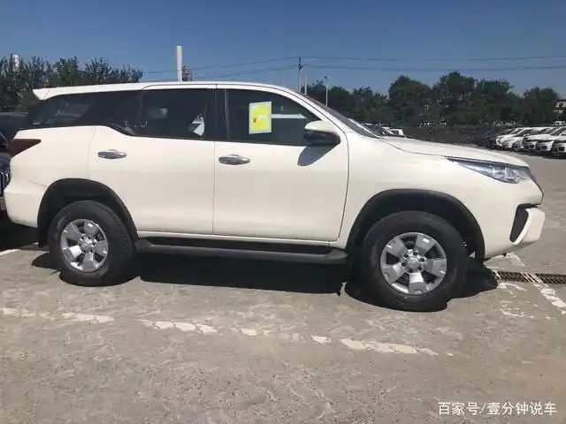 都说进口车很贵,今天就给大家看看这款20多万的丰田越野suv,是不是