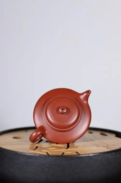 卢小伟紫砂壶作品 虚扁壶 大红袍 100cc 光器 助理工艺美术师 卢小伟