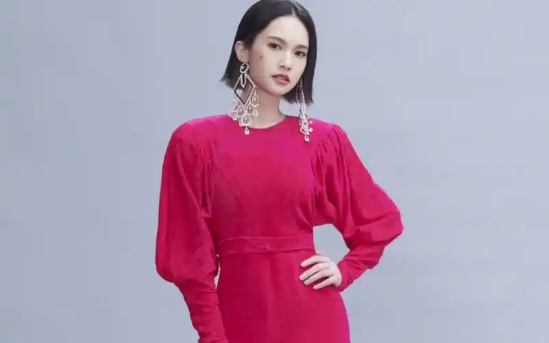 乘风破浪的姐姐杨丞琳起风了直拍耳环掉了还那么稳演唱会水准啊