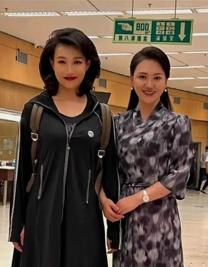 中央电视台主播,央视第一美女,#中央新闻联播最美主持人李梓 - 抖音