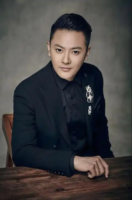 曾经的当红小生,事业"毁"在两个女人手里,妻子只有脸是真的|杜淳|印小