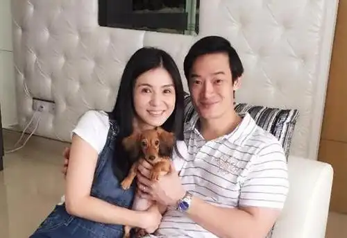 杨采妮香港豪宅:家里铺满了"气垫"?这是要干什么?