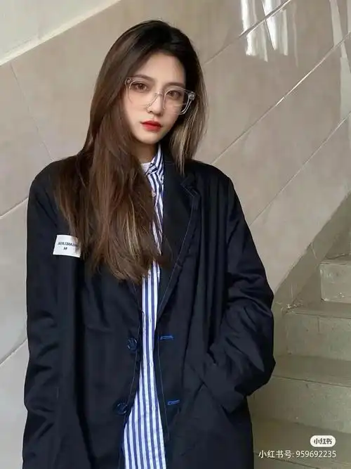 戴眼镜的女生真是太难了|圆脸|脸型|妆容|方脸|镜框_网易订阅