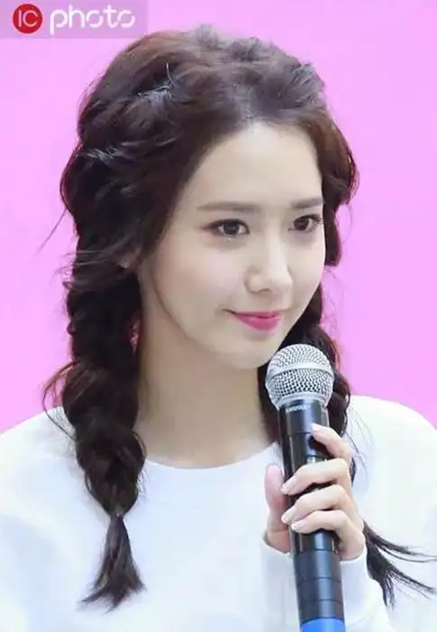 小时候妈妈为我绑的双马尾如今成为了最佳减龄利器